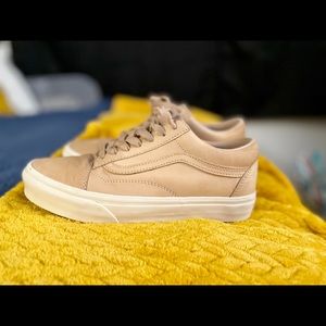 Womens vans peach 6.5